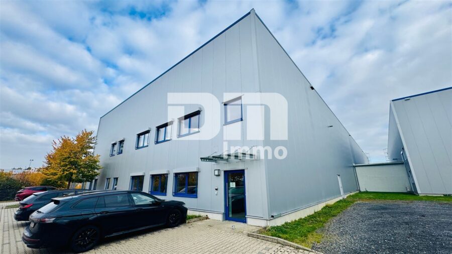 Moderne Produktions- & Lagerhalle mit Bürotrakt / Sozialräumen und Freiflächen in Kassel-Waldau - Ansicht Front Büro / Haupteingang Büro